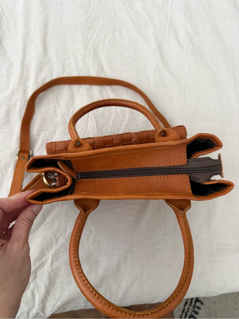 Artisan woven leather crossbody/handbag - Picture 4 of 7